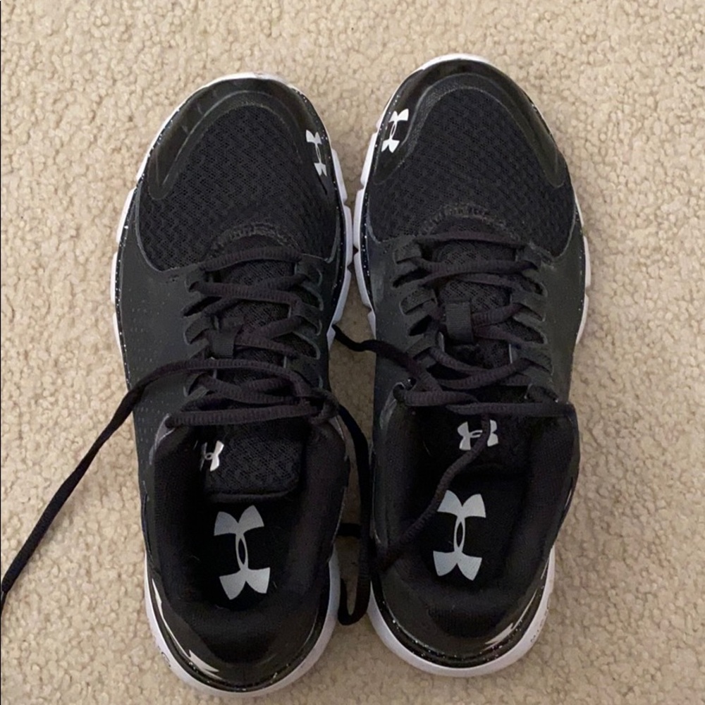Under armor sneakers Size 8.5
